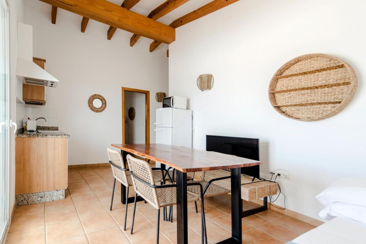 Apartments Es Clot Des Forn Es Pujols Luaran gambar