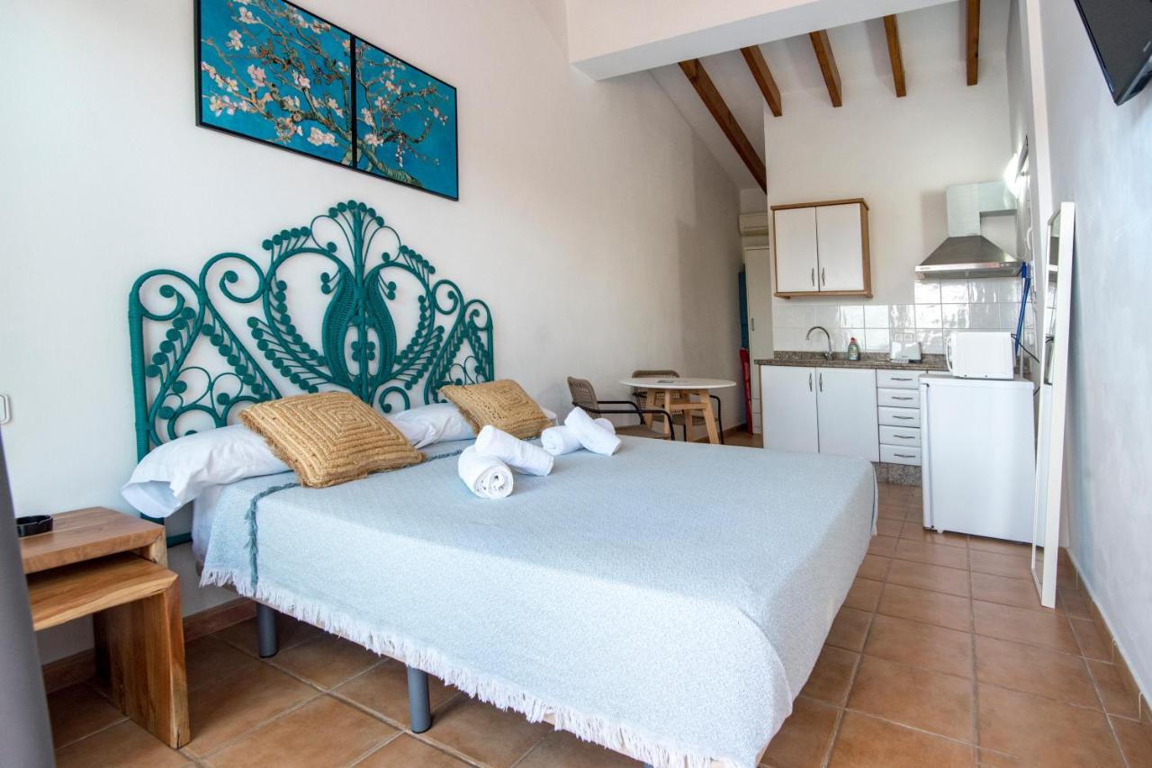 Apartments Es Clot Des Forn Es Pujols Luaran gambar