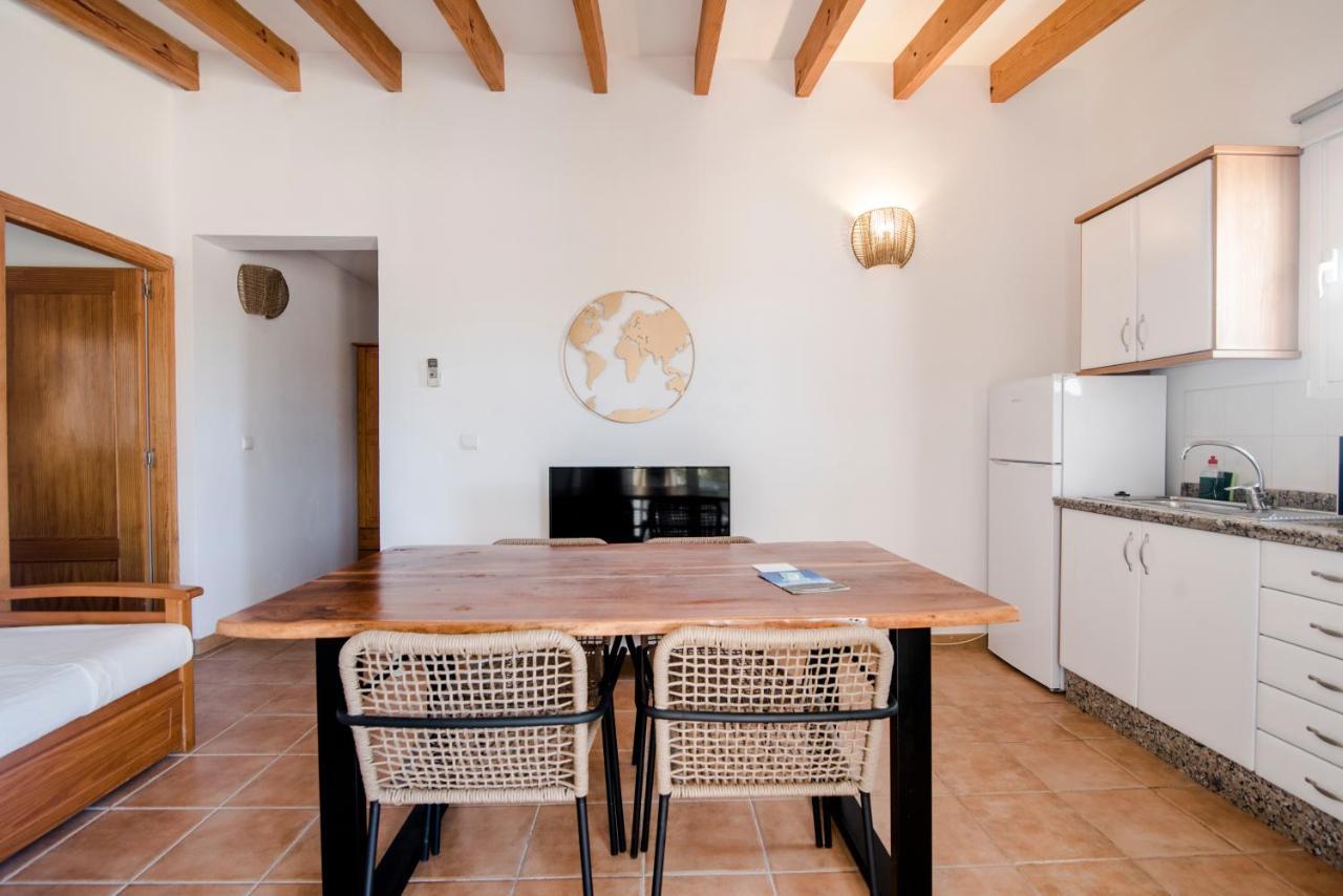 Apartments Es Clot Des Forn Es Pujols Luaran gambar