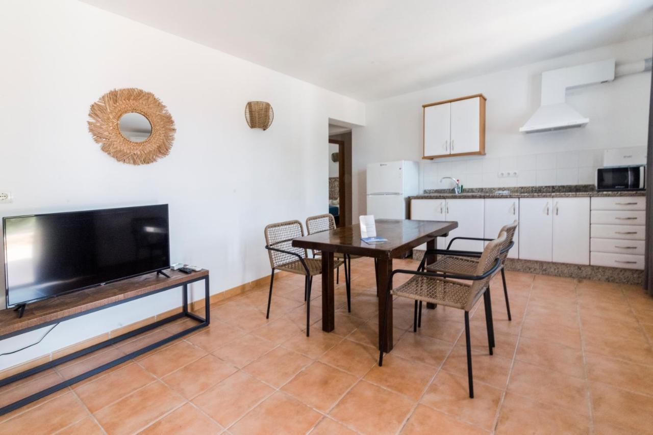 Apartments Es Clot Des Forn Es Pujols Luaran gambar