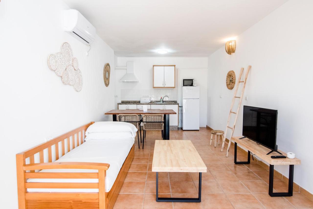 Apartments Es Clot Des Forn Es Pujols Luaran gambar