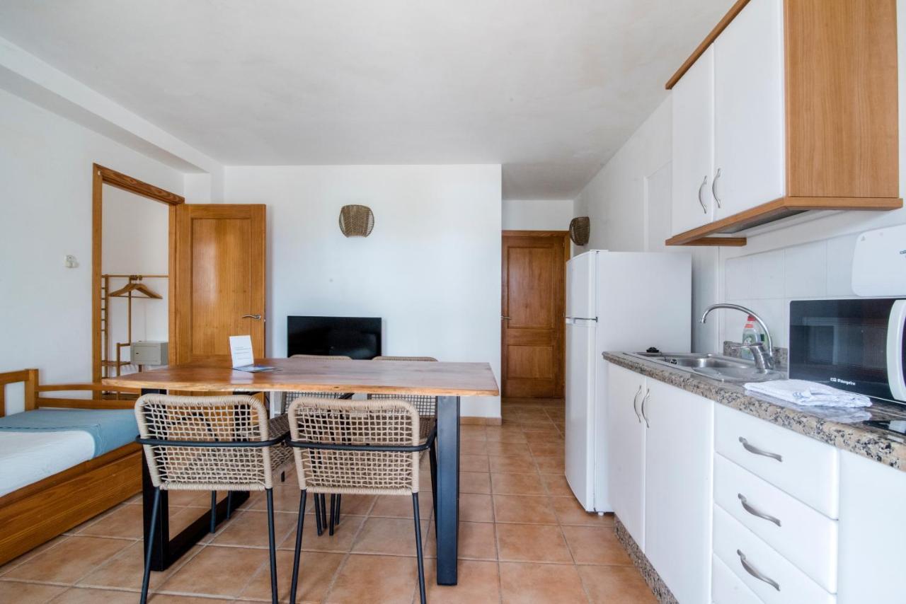 Apartments Es Clot Des Forn Es Pujols Luaran gambar