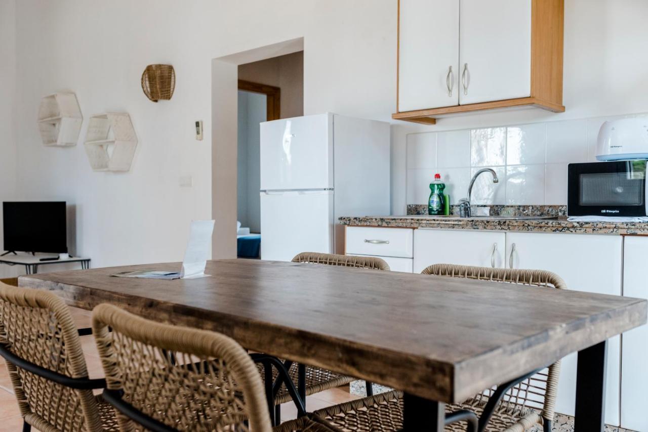 Apartments Es Clot Des Forn Es Pujols Luaran gambar