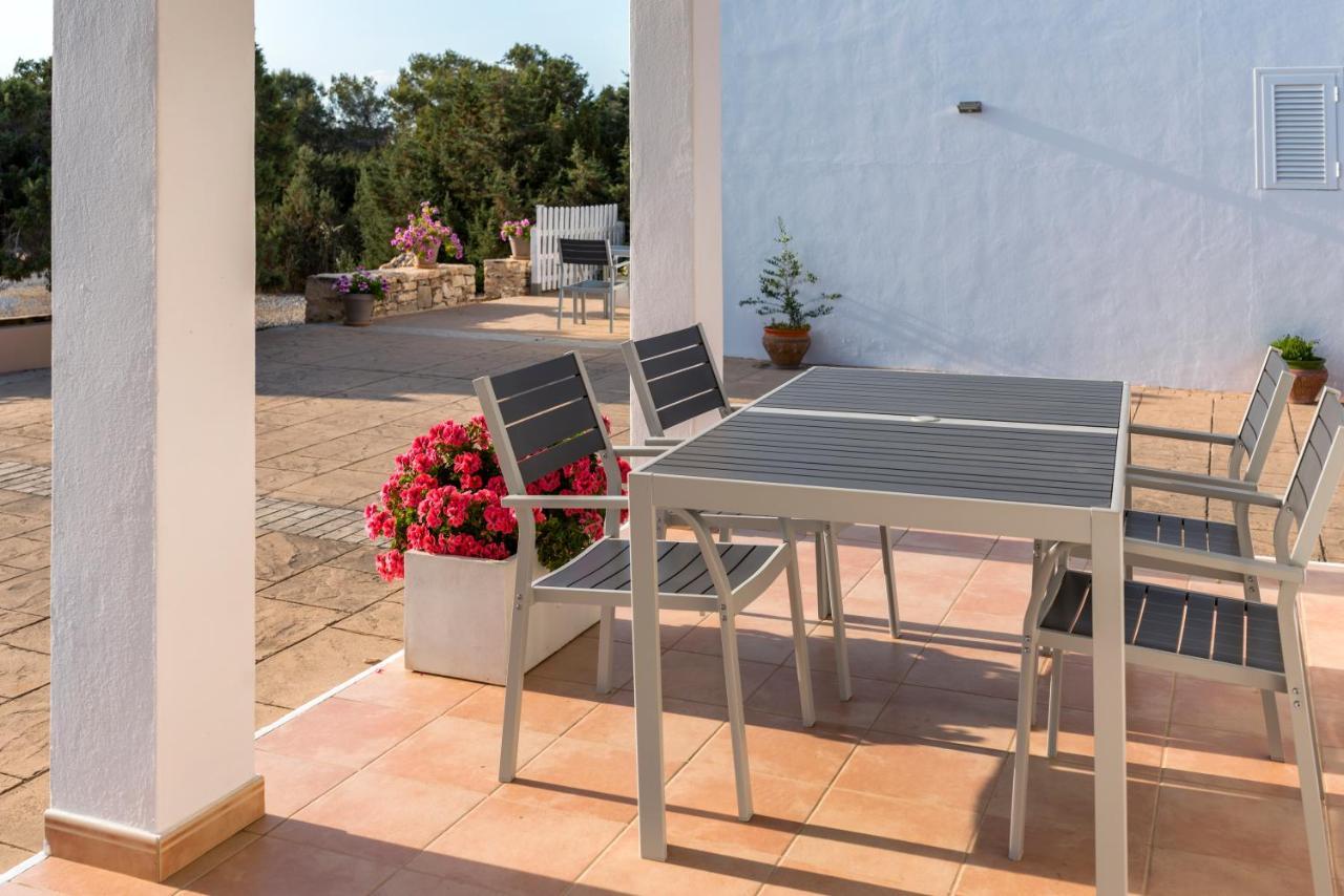 Apartments Es Clot Des Forn Es Pujols Luaran gambar